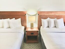 Empire Lakeshore Inn