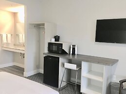 Empire Lakeshore Inn