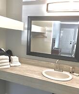 Empire Lakeshore Inn