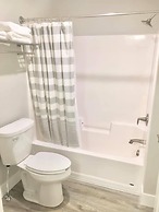 Empire Lakeshore Inn