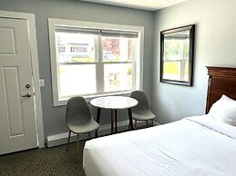 Empire Lakeshore Inn