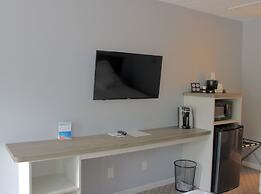 Empire Lakeshore Inn