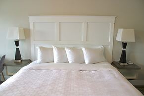 Empire Lakeshore Inn