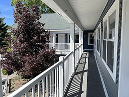 Empire Lakeshore Inn