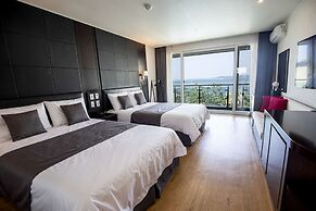 The Four Graces Resort