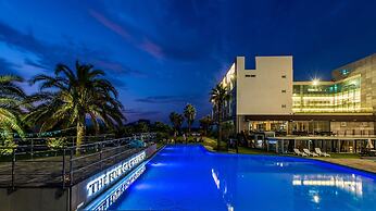 The Four Graces Resort