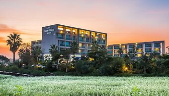 The Four Graces Resort