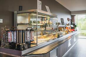 Mezzo Hotel & Business