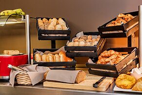 Mezzo Hotel & Business