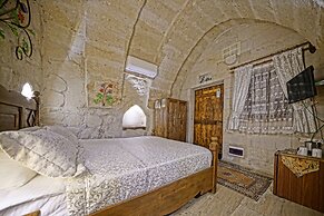 Maccan Cave Hotel