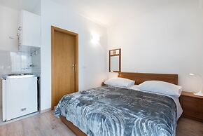 Beachfront Villa Mediteran