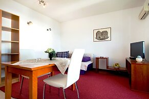 Beachfront Villa Mediteran