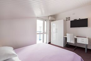 Beachfront Villa Mediteran