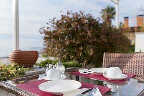 Beachfront Villa Mediteran