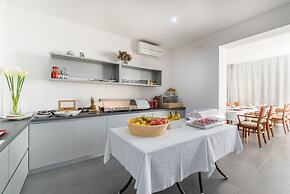 Beachfront Villa Mediteran