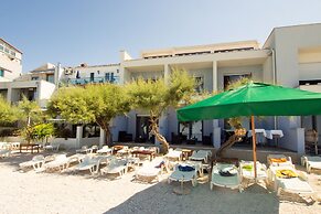 Beachfront Villa Mediteran