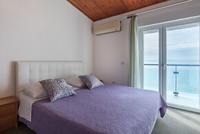 Beachfront Villa Mediteran