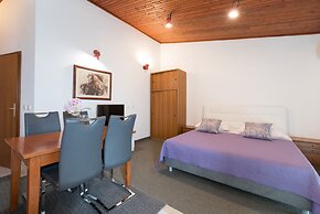 Beachfront Villa Mediteran