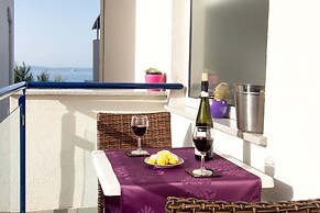 Beachfront Villa Mediteran