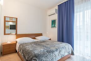 Beachfront Villa Mediteran