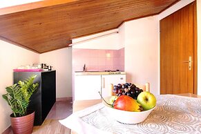 Beachfront Villa Mediteran