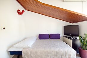 Beachfront Villa Mediteran