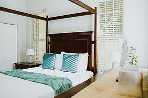 Shangri-La Boutique Bed & Breakfast