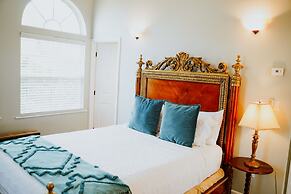 Shangri-La Boutique Bed & Breakfast