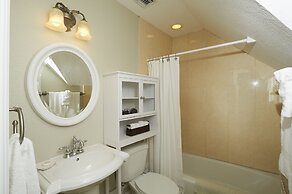 Shangri-La Boutique Bed & Breakfast