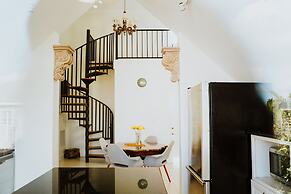 Shangri-La Boutique Bed & Breakfast