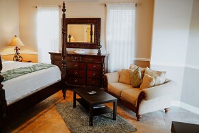 Shangri-La Boutique Bed & Breakfast