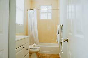 Shangri-La Boutique Bed & Breakfast