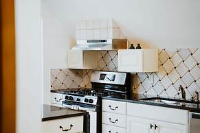 Shangri-La Boutique Bed & Breakfast