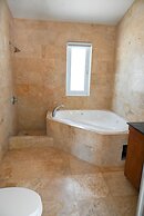 Manati World Point Inn