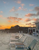 By the Sea Guests Bed & Breakfast & Suites