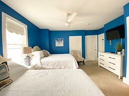 By the Sea Guests Bed & Breakfast & Suites