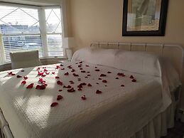 By the Sea Guests Bed & Breakfast & Suites