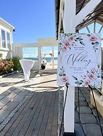 By the Sea Guests Bed & Breakfast & Suites