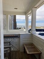 By the Sea Guests Bed & Breakfast & Suites