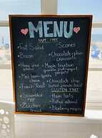 By the Sea Guests Bed & Breakfast & Suites