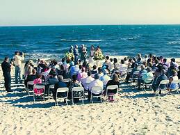 By the Sea Guests Bed & Breakfast & Suites