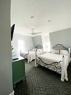 By the Sea Guests Bed & Breakfast & Suites
