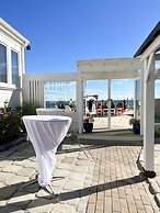 By the Sea Guests Bed & Breakfast & Suites