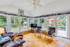 By the Sea Guests Bed & Breakfast & Suites