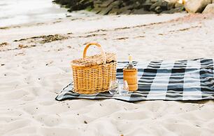 By the Sea Guests Bed & Breakfast & Suites