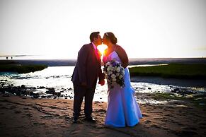 By the Sea Guests Bed & Breakfast & Suites