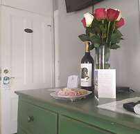 By the Sea Guests Bed & Breakfast & Suites