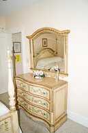 By the Sea Guests Bed & Breakfast & Suites