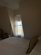 By the Sea Guests Bed & Breakfast & Suites