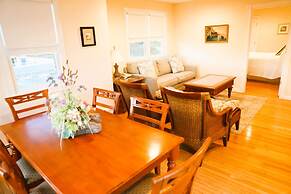 By the Sea Guests Bed & Breakfast & Suites